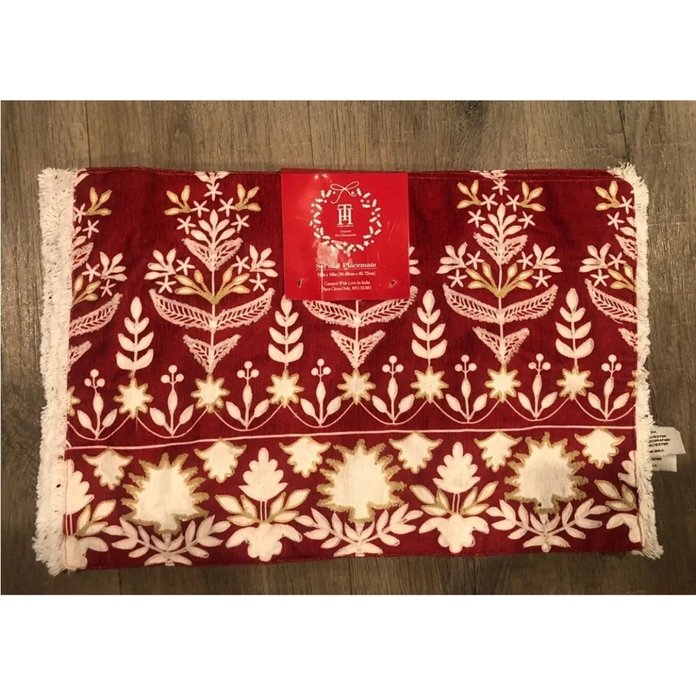Christmas Placemats Red Beige‎ Floral Embroidered Fringe Set of 4 12x18